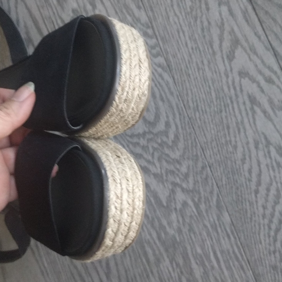 Beautiful sandals by ASOS 🌼🌼🌸 - Picture 2 of 8